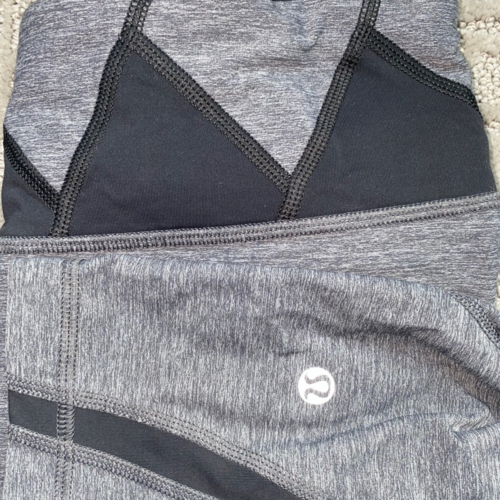 Cropped grey lululemon leggings